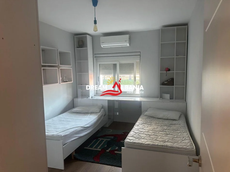 Tirane, jepet me qera 3+1 Kati 4, 100 m² 800 € (Rruga e Durresit)