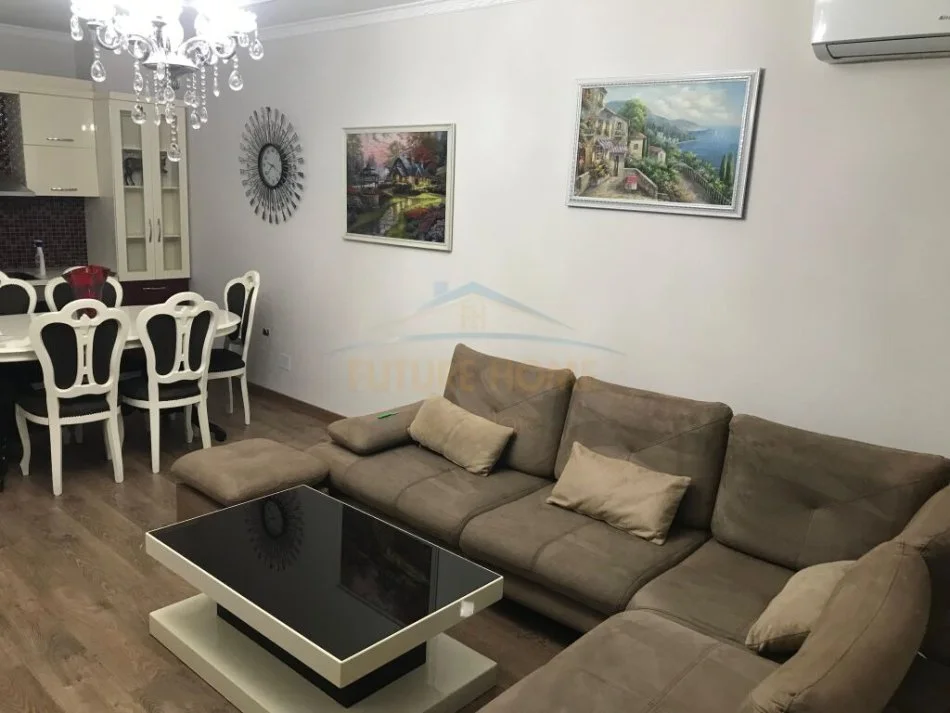 Tirane, jepet me qera apartament 2+1 Kati 2, 104 m² 800 € (Komuna e Parisit)