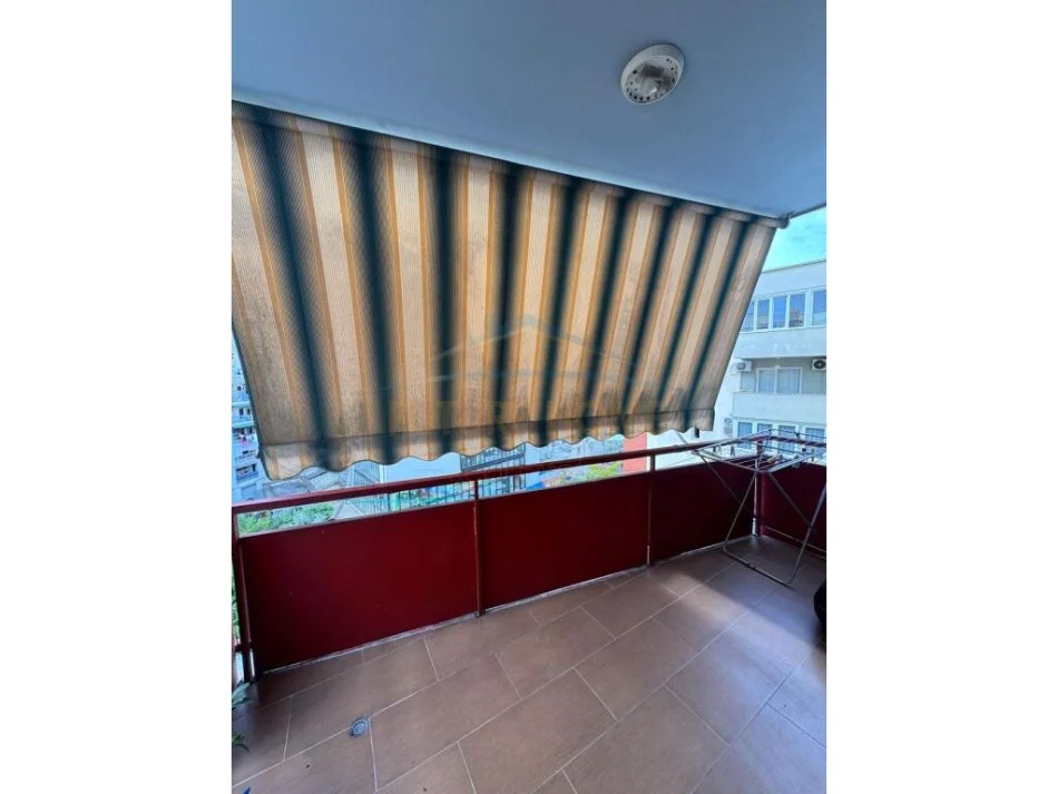 Tirane, jepet me qera apartament 2+1 Kati 4, 118 m² 700 € 