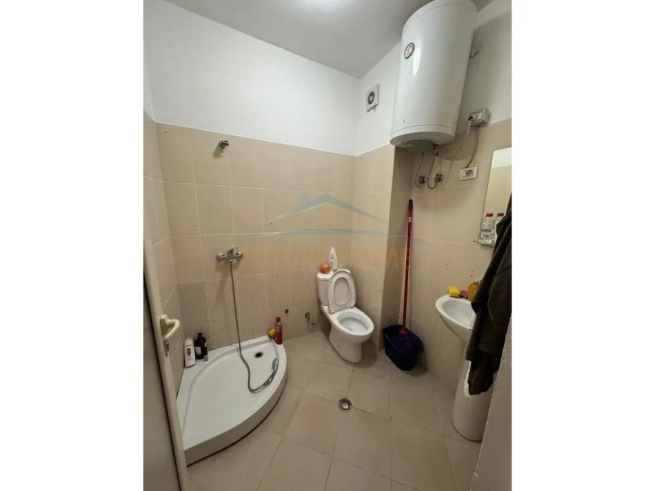 Tirane, jepet me qera apartament 2+1+Ballkon Kati 4, 700 € (rruga egnatia)
