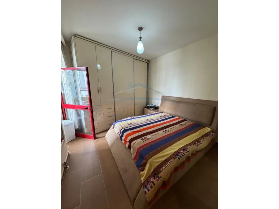 Tirane, jepet me qera apartament 2+1 Kati 4, 118 m² 700 € 