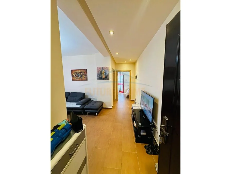 Tirane, jepet me qera apartament 2+1 Kati 4, 118 m² 700 € 