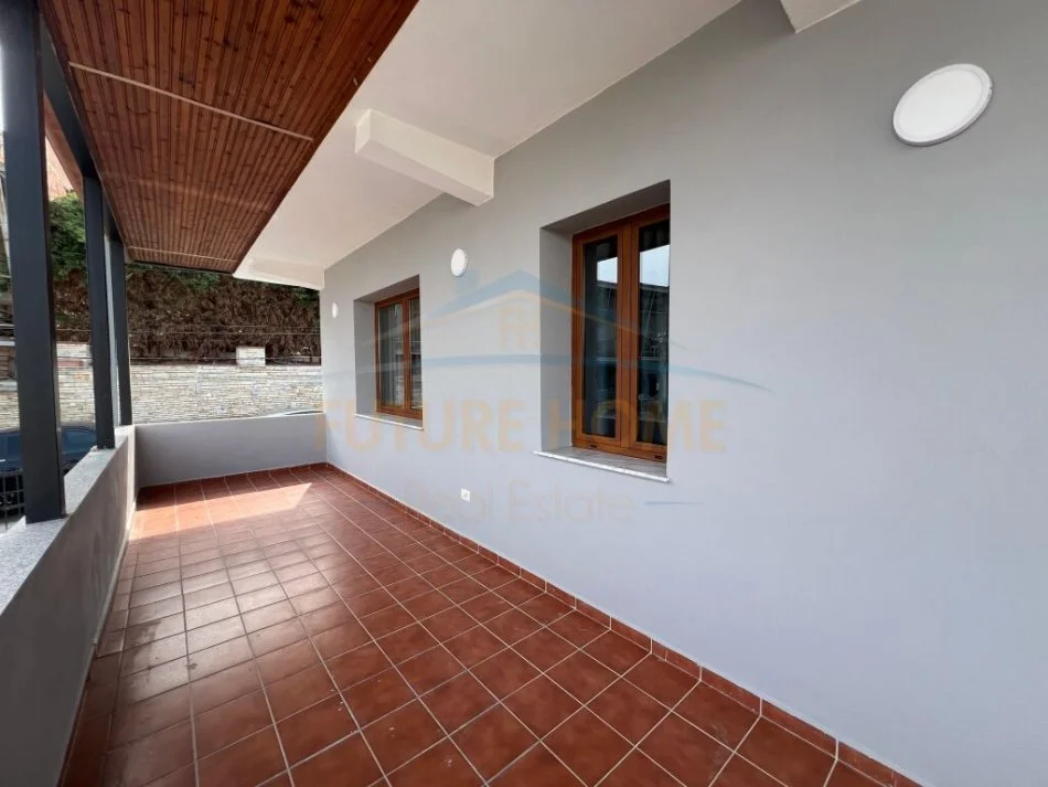 Durres, jepet me qera apartament 2+1 Kati 2, 86 m² 350 € (Prane Shkolles "Eftali Koci)