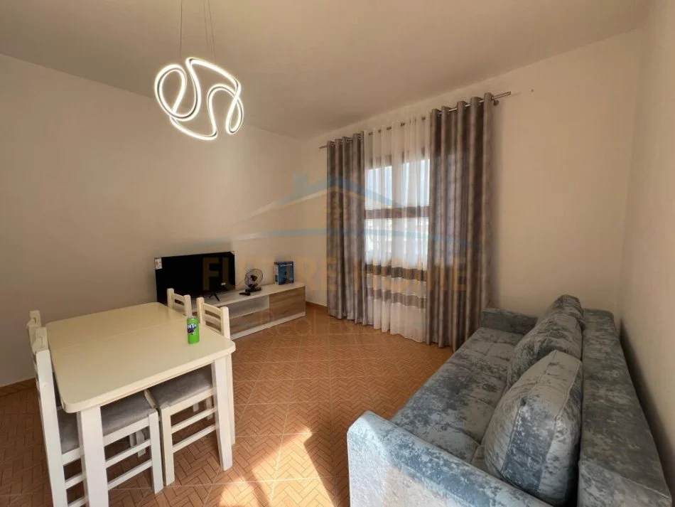 Durres, jepet me qera apartament 2+1 , 86 m² 350 € (Prane Shkolles "Eftali Koci", Durres)