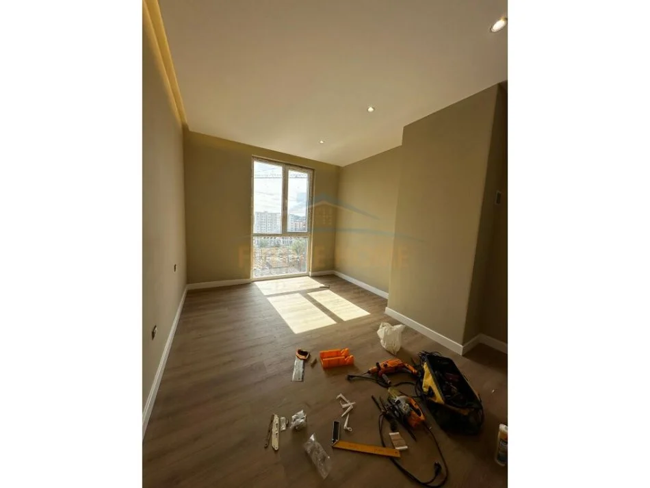 Tirane, shitet apartament 2+1+Aneks+Ballkon Kati 8, 108 m² 175.000 € 