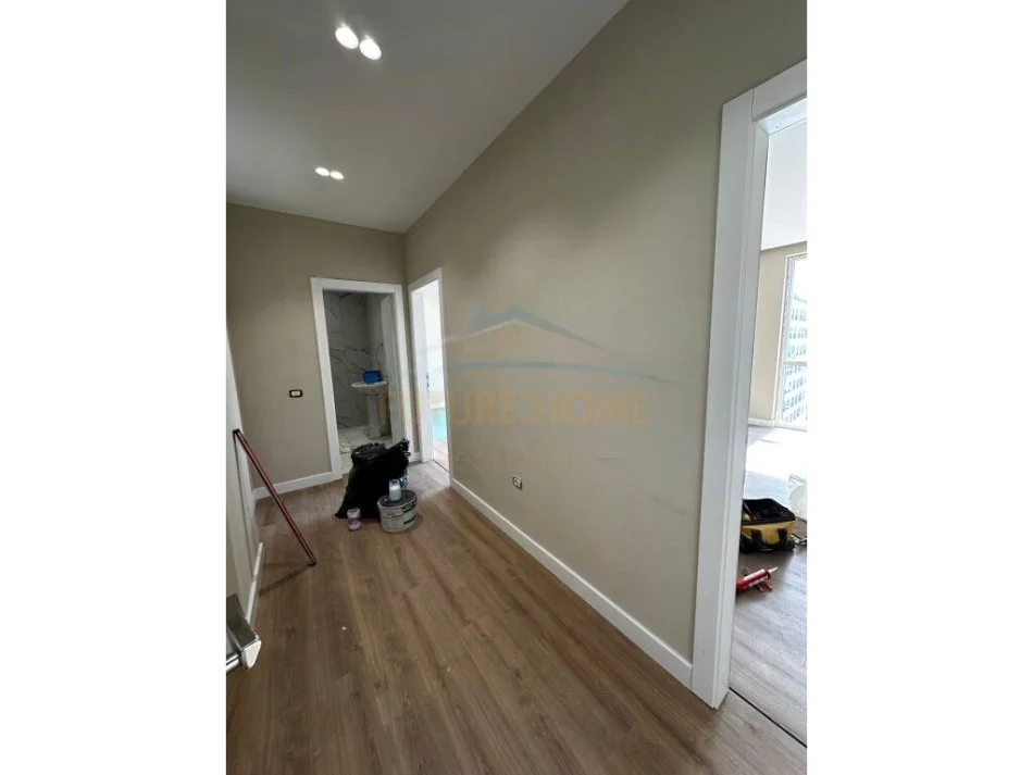 Tirane, shitet apartament 2+1+Ballkon Kati 8, 108 m² 175.000 € (Fusha e Aviaconit)