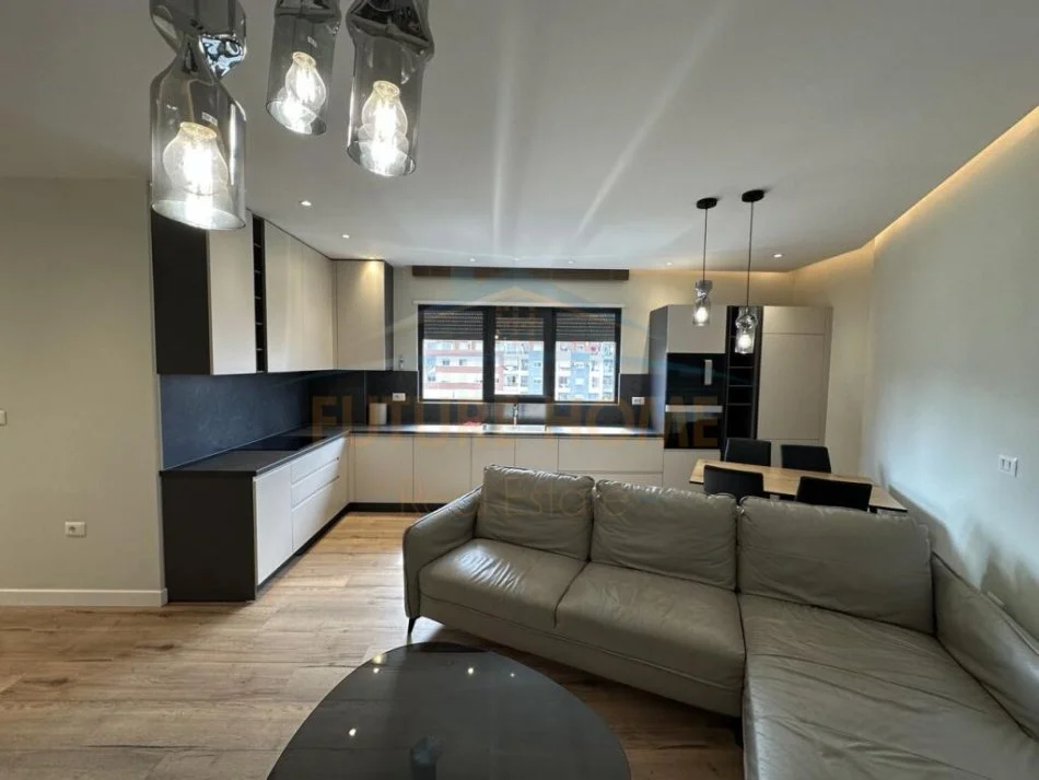 Tirane, jepet me qera apartament 1+1+Aneks+Ballkon Kati 7, 64 m² 450 € 