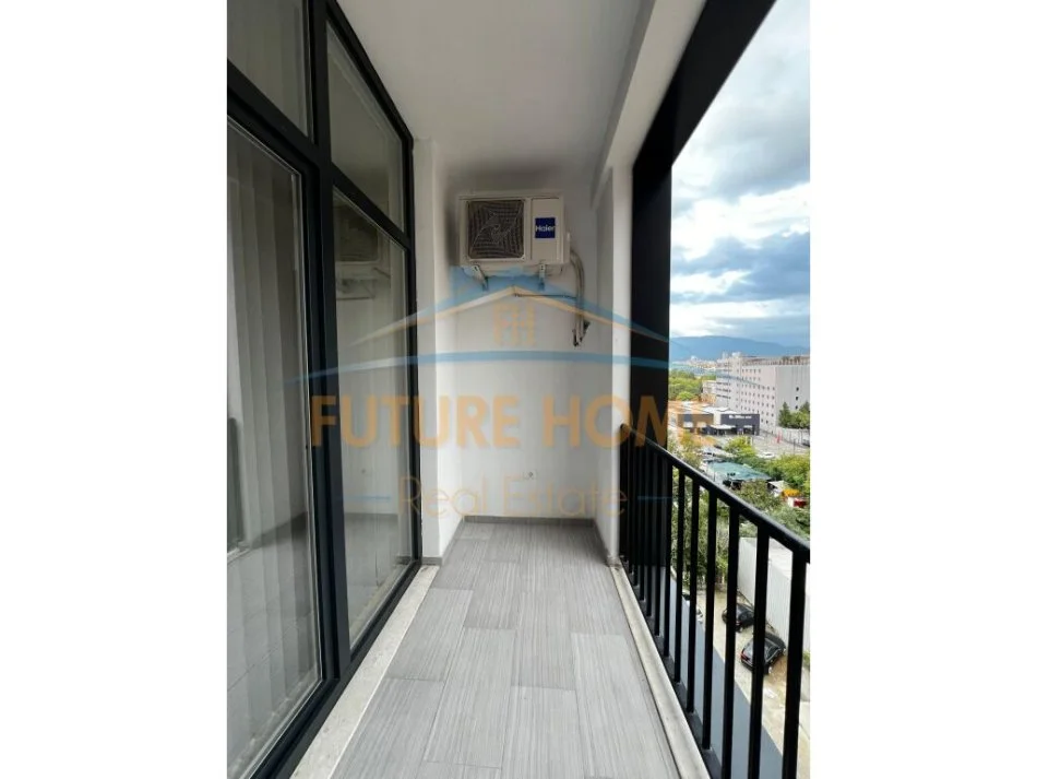 Tirane, jepet me qera apartament 1+1+Ballkon Kati 6, 65 m² 900 € (Ish Parku i Autobuzave)