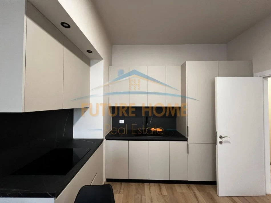Tirane, jepet me qera apartament 1+1+Ballkon Kati 6, 65 m² 900 € (Ish Parku i Autobuzave)