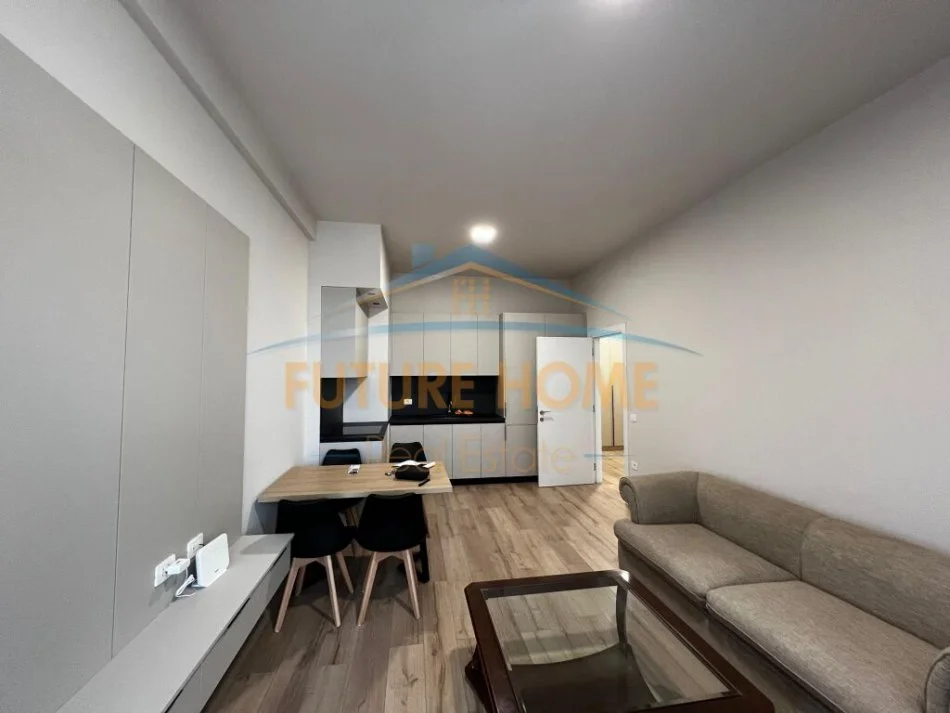Tirane, jepet me qera apartament 1+1+Aneks+Ballkon Kati 6, 65 m² 900 € (ISH PARKU I AUTOBUSAVE)
