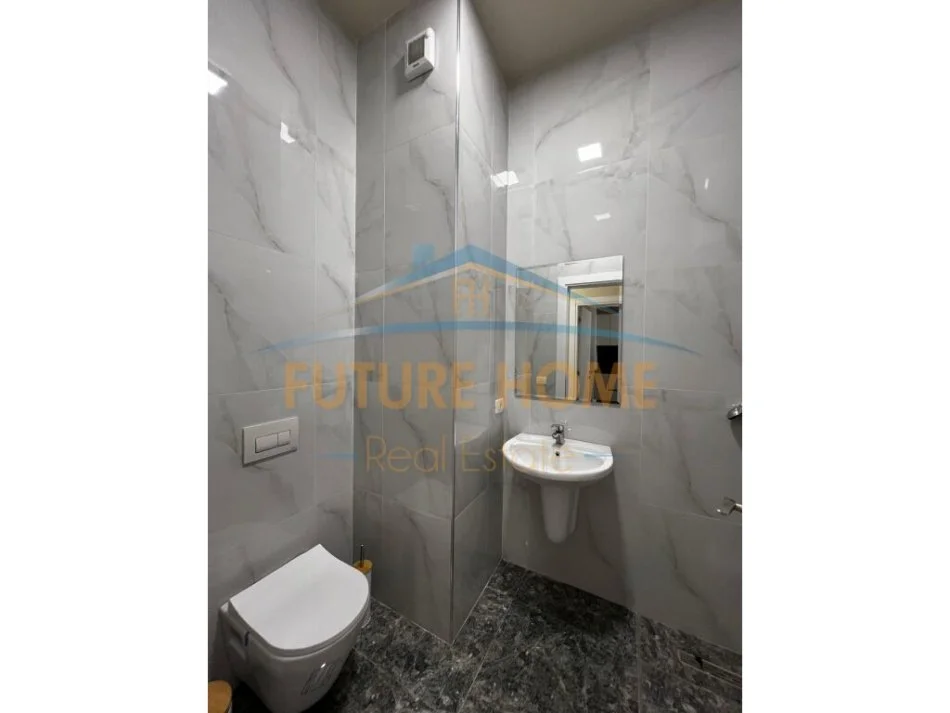 Tirane, jepet me qera apartament 1+1+Aneks+Ballkon Kati 6, 65 m² 900 € (ISH PARKU I AUTOBUSAVE)