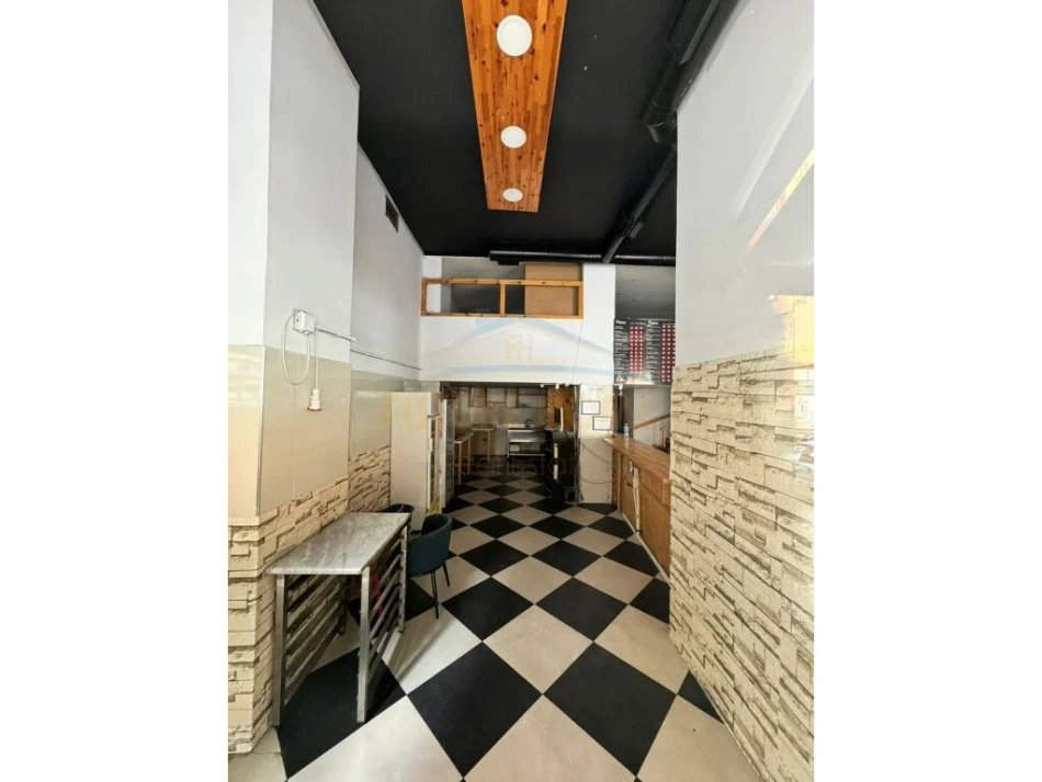Tirane, jepet me qera ambjent biznesi Kati 0, 69 m² 500 € (Sabri Preveza)