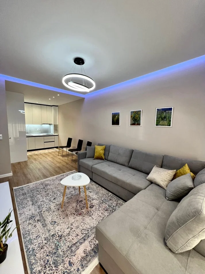 Tirane, jepet me qera apartament 1+1+Ballkon Kati 2, 71 m² 850 € (Rruga Kompleksi Kika 2)