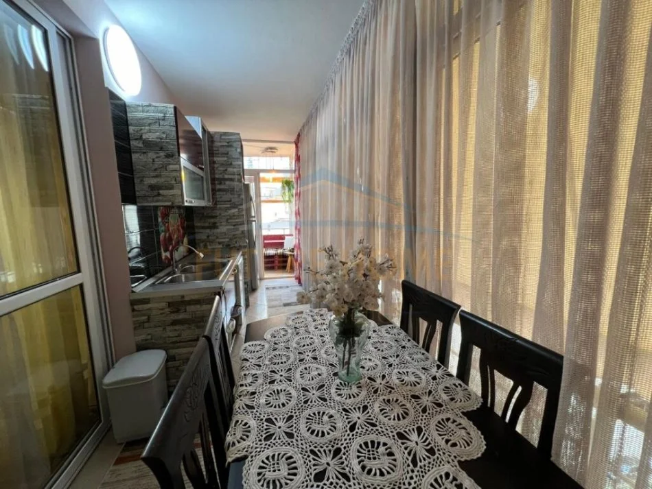 Tirane, jepet me qera 2+1 Kati 8, 120 m² 550 € (astir)