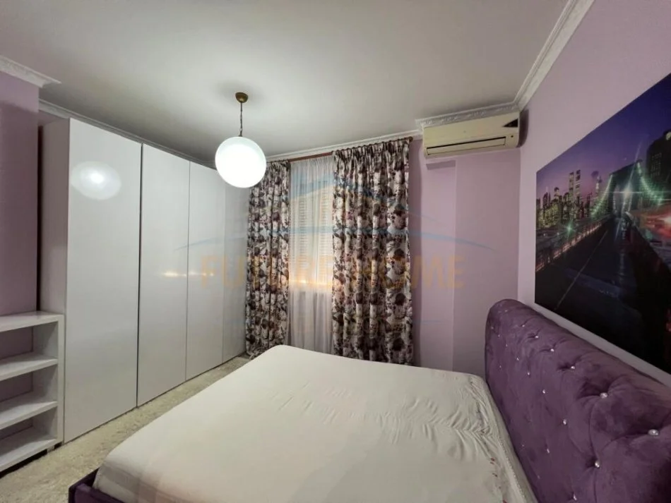 Tirane, jepet me qera 2+1 Kati 8, 120 m² 550 € (astir)