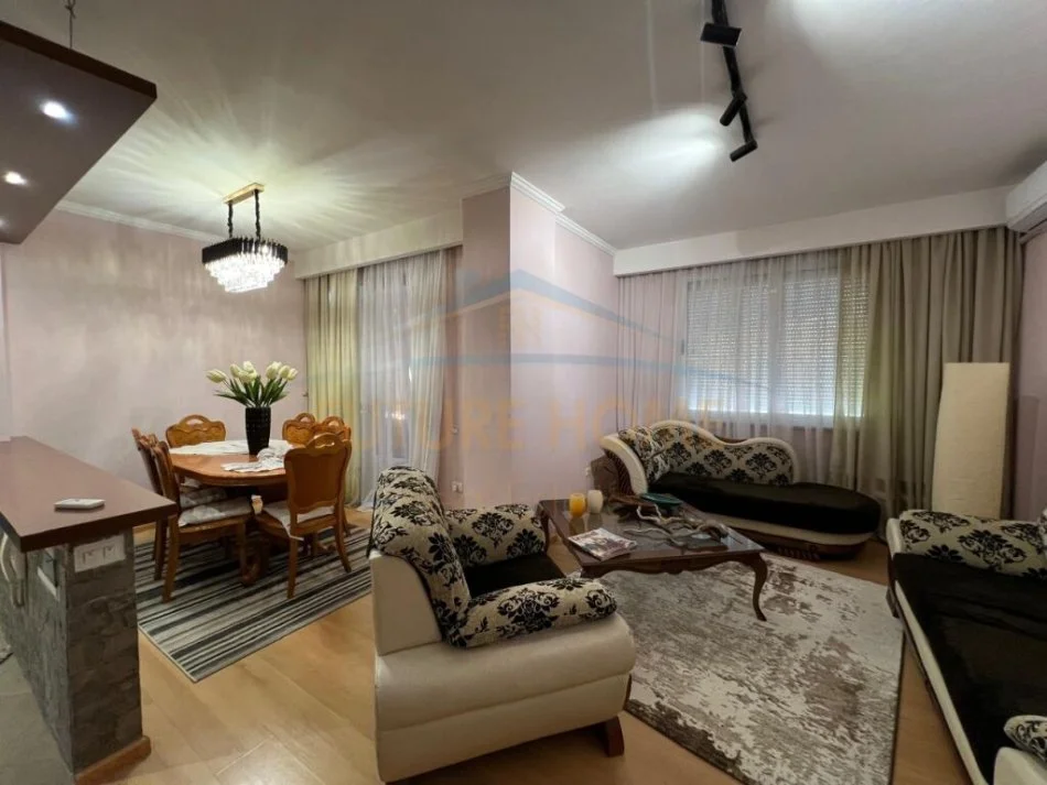Tirane, jepet me qera 2+1 Kati 8, 120 m² 550 € (astir)