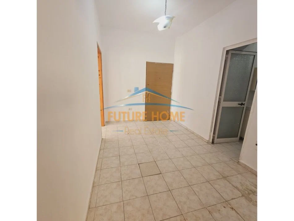 Tirane, shitet apartament 2+1+Aneks+Ballkon Kati 2, 100 m² 135.000 € (BULEVARDI ZHAN D'ARK)