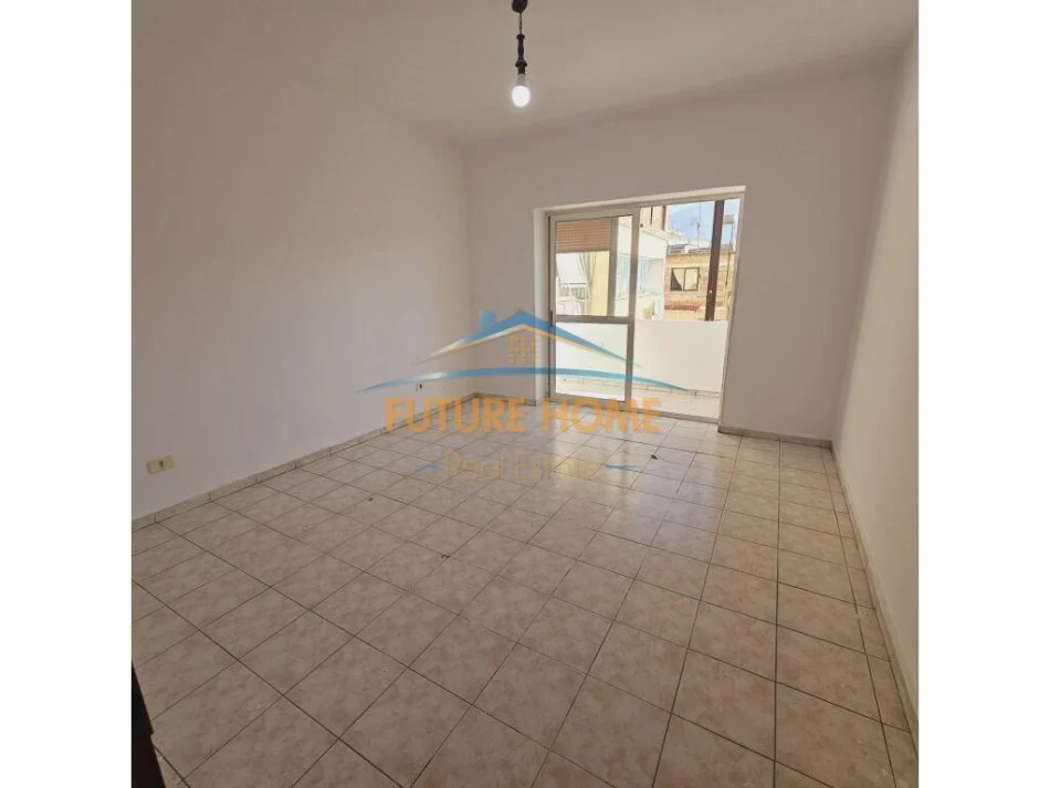 Tirane, shitet apartament 2+1+Aneks+Ballkon Kati 2, 100 m² 135.000 € (BULEVARDI ZHAN D'ARK)