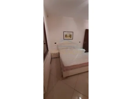 Tirane, jepet me qera apartament 2+1 Kati 3, 80 m² 450 € (Rruga Aleksander Moisiu, Kinostudio, Tirane AREA44671)