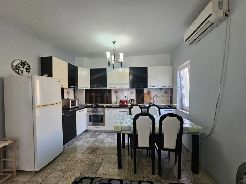 Tirane, jepet me qera apartament 2+1+Ballkon Kati 2, 110 m² 400 € (Tregu Elektrik)