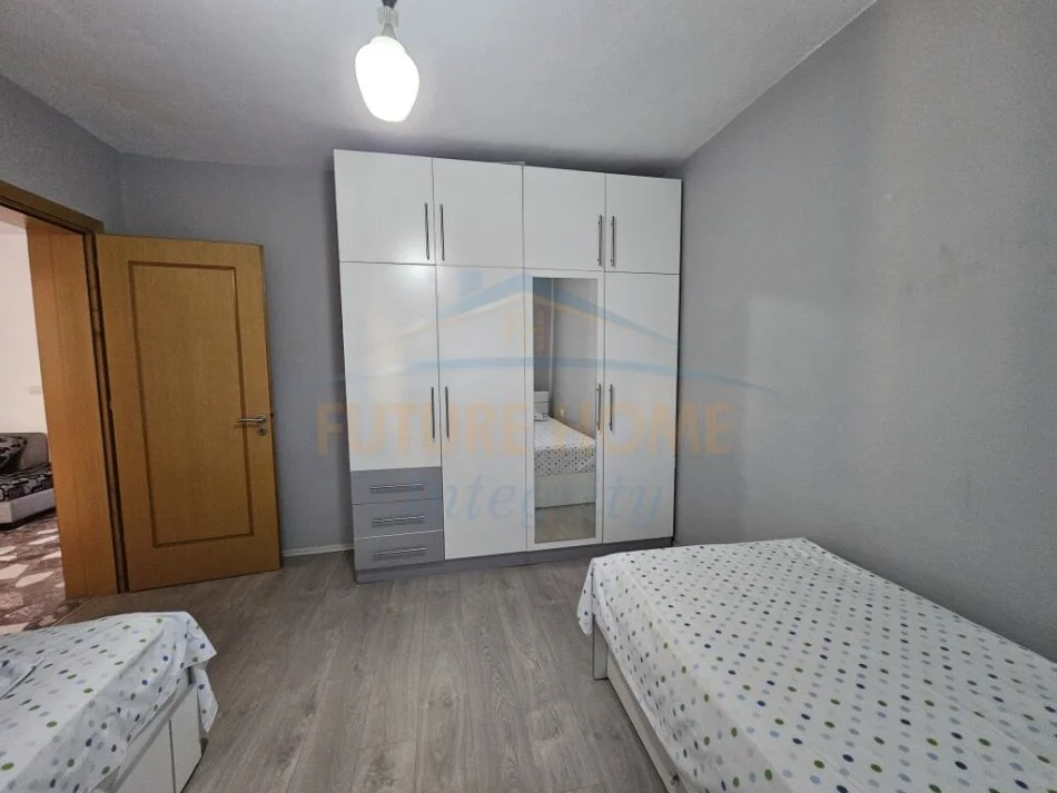 Tirane, jepet me qera shtepi 2+1 Kati 2, 400 € (MIHAL GRAMENO KOMPLEKSI GRAND)
