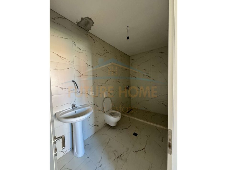 Qera, Apartament 2+1+Post Parkimi, Unaza e Re. 600 €, UNA44652