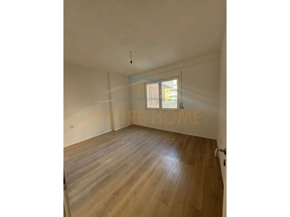 Tirane, jepet me qera apartament 2+1 Kati 1, 122 m² 500 € (Unaza e Re)