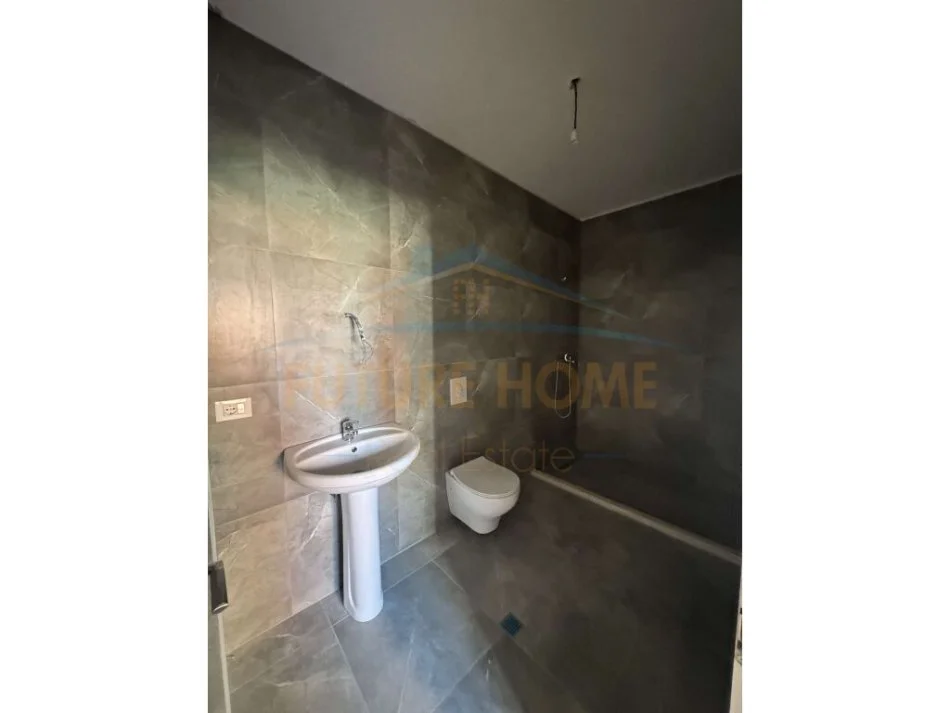 Tirane, jepet me qera zyre !! Mundesi zgjedhje ne kate!!, 122 m² 550 € (Sima Com)