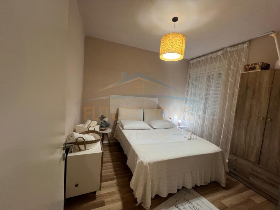 Durres, jepet me qera apartament 1+1 Kati 1, 46 m² 400 € (Shkemb Kavaje)