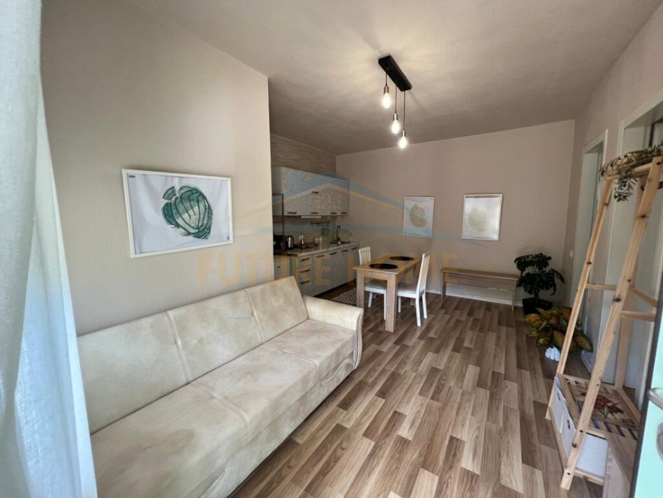 Durres, jepet me qera apartament 1+1 Kati 1, 46 m² 400 € (Shkemb Kavaje)