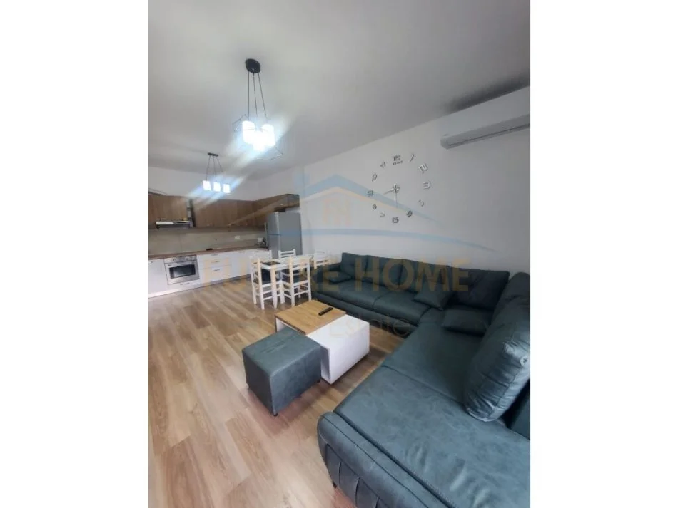 Tirane, jepet me qera apartament 2+1 Kati 3, 98 m² 600 € (Porcelan)
