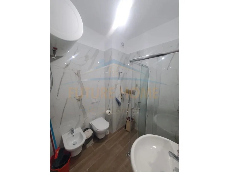 Tirane, jepet me qera apartament 2+1 Kati 3, 98 m² 600 € (PORCELAN)