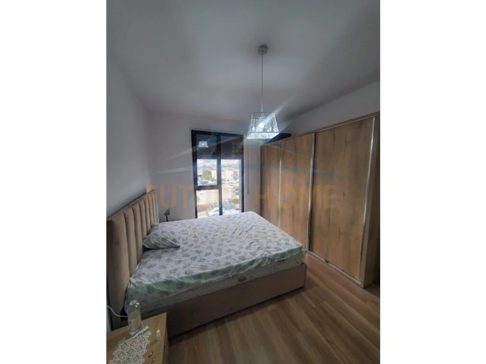 Tirane, jepet me qera apartament 2+1 Kati 3, 98 m² 600 € (Porcelan)