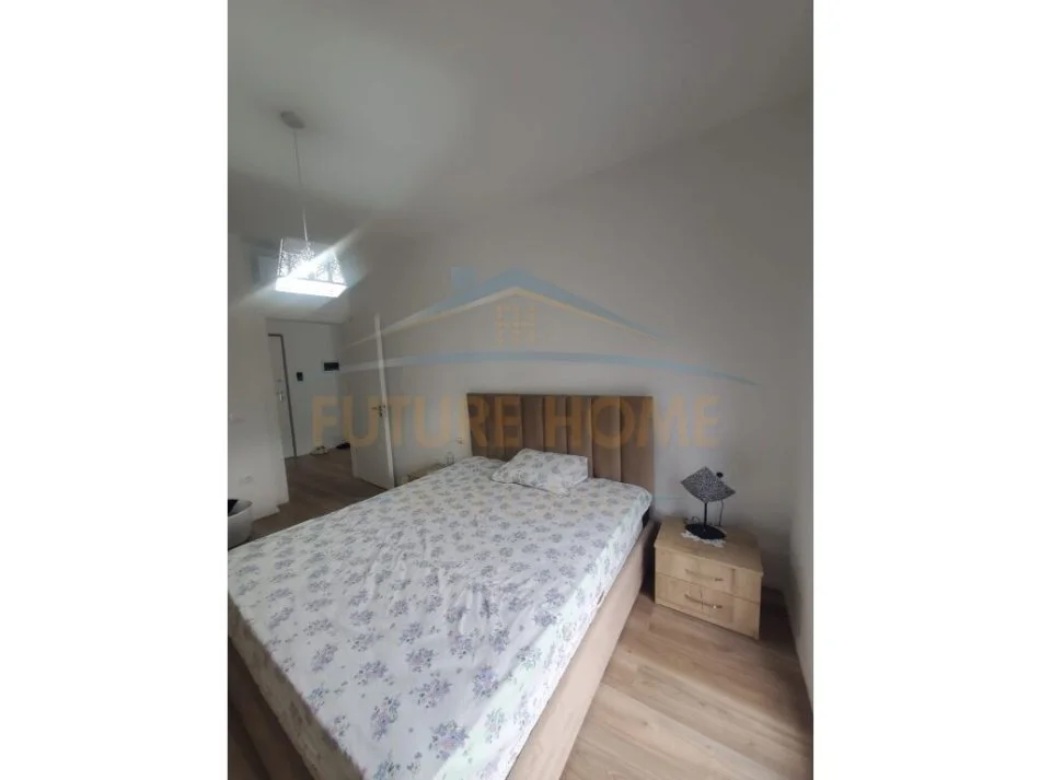 Tirane, jepet me qera apartament 2+1 Kati 3, 98 m² 600 € (Porcelan)
