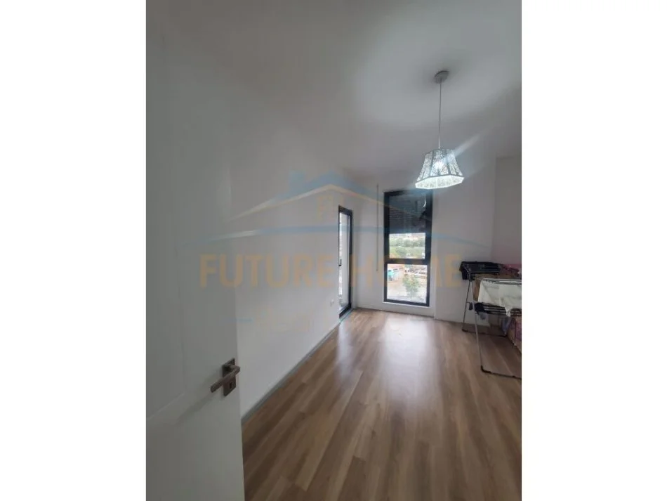 Tirane, jepet me qera apartament 2+1 Kati 3, 98 m² 600 € (Porcelan)