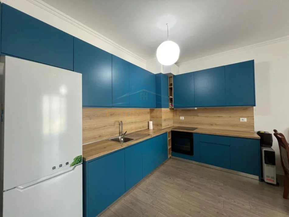 Tirane, jepet me qera 1+1 Kati 7, 70 m² 700 € (Parku Olimpik)