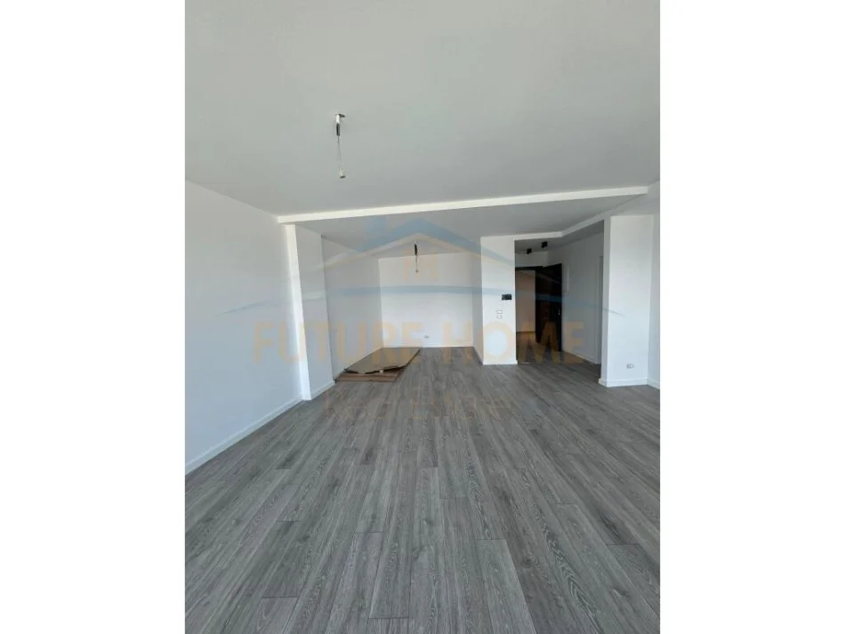 Tirane, jepet me qera apartament 2+1 Kati 9, 125 m² 1.300 € 