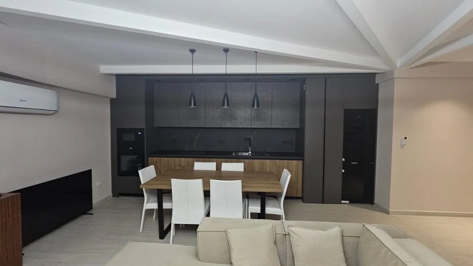 Tirane, jepet me qera apartament Dublex Kati 3, 153 m² 950 € 