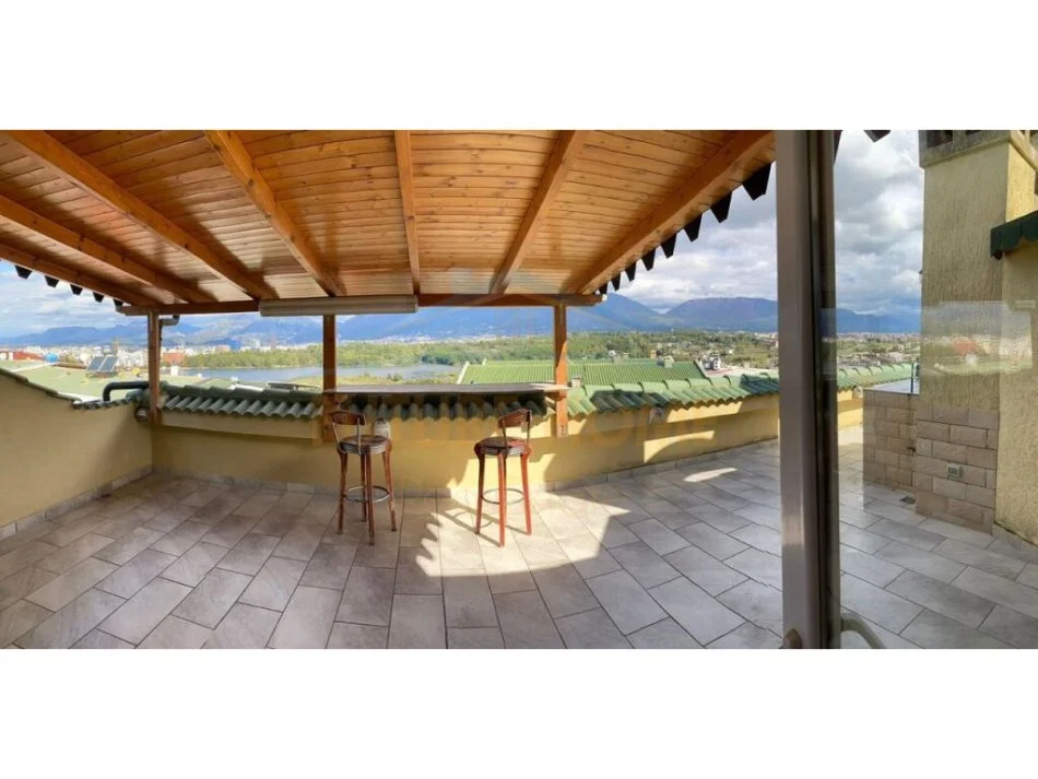 Tirane, jepet me qera 3+1 , 310 m² 1.200 € (Liqeni I Thate)