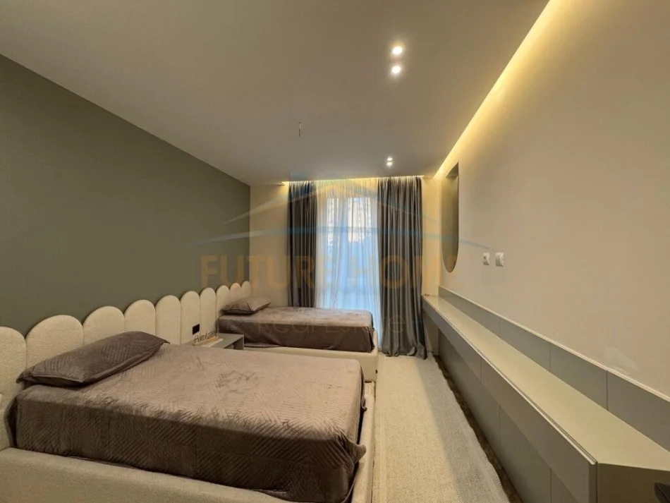 Tirane, shes 2+1+Ballkon Kati 1, 109 m² 205.000 € (Fusha e Aviacionit)