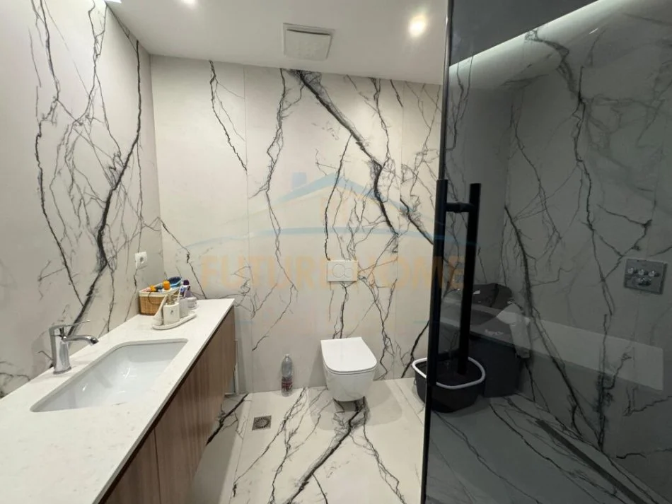 Tirane, shes 2+1+Ballkon Kati 1, 109 m² 205.000 € (Fusha e Aviacionit)