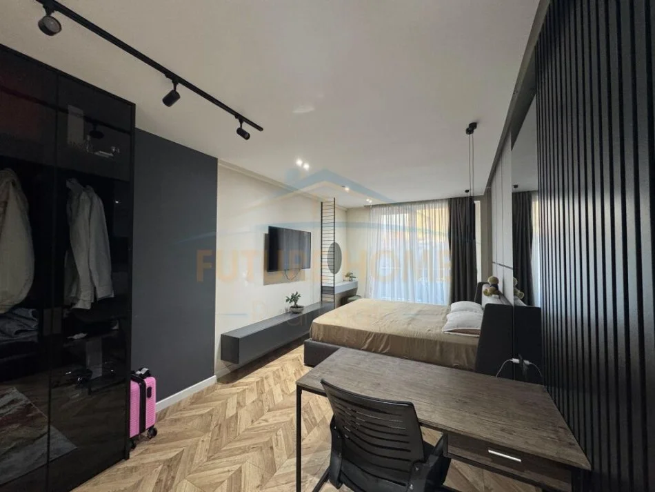 Tirane, shes 2+1+Ballkon Kati 1, 109 m² 205.000 € (Fusha e Aviacionit)