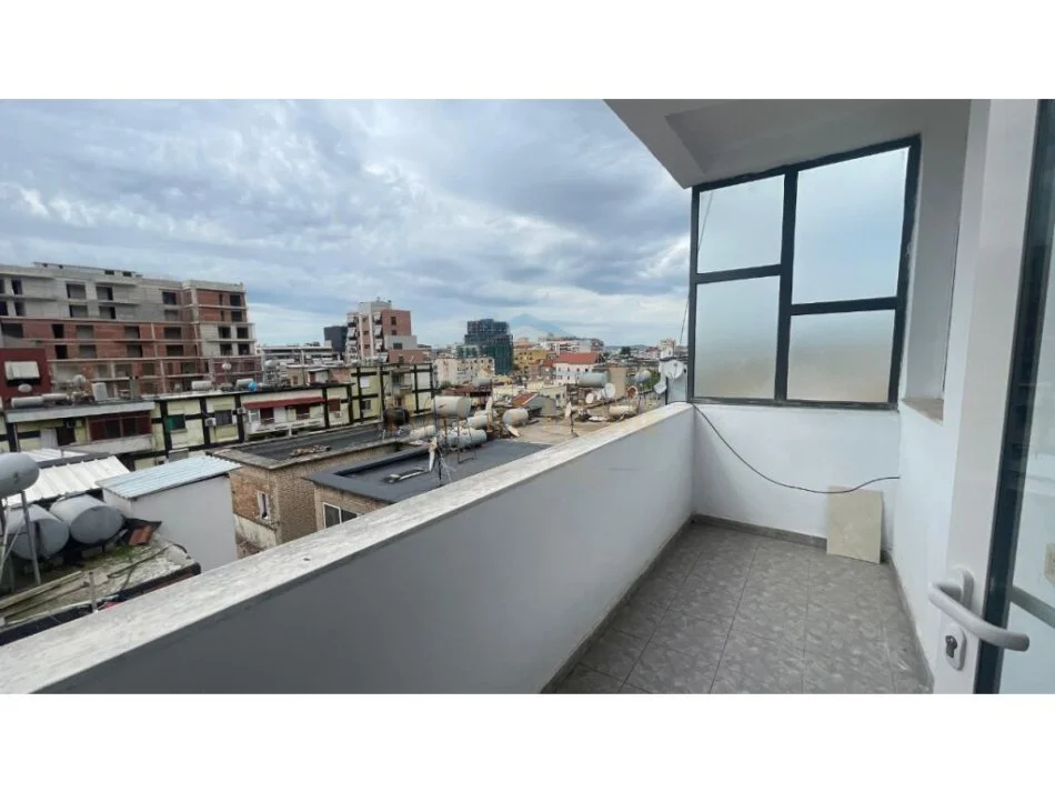 Tirane, shitet apartament 2+1+Ballkon Kati 6, 88 m² 126.000 € (Rruga Bardhyl, prane Bar Oslo)