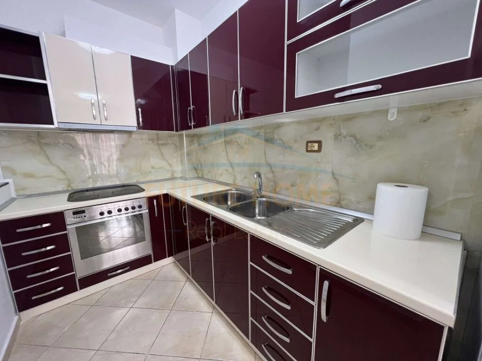 Tirane, shitet apartament 2+1+Aneks+Ballkon Kati 3, 105 m² 131.000 € (astir)