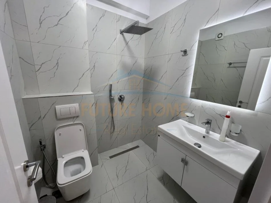 Tirane, jepet me qera apartament 2+1 Kati 7, 120 m² 650 € (Astir)