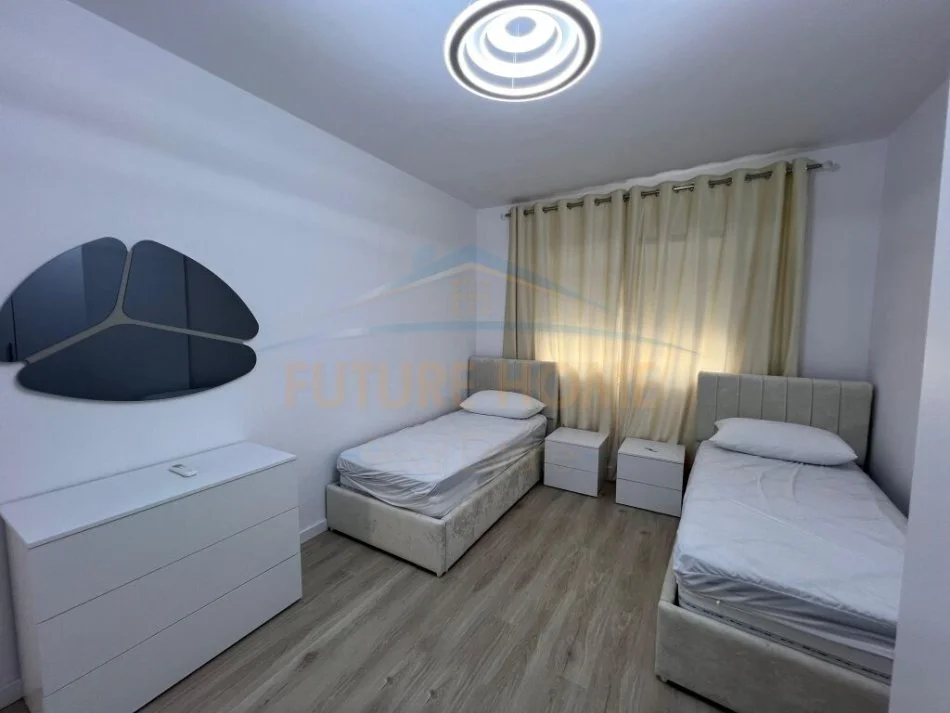 Tirane, jepet me qera apartament 2+1 Kati 7, 118 m² 550€ (unaza e re)