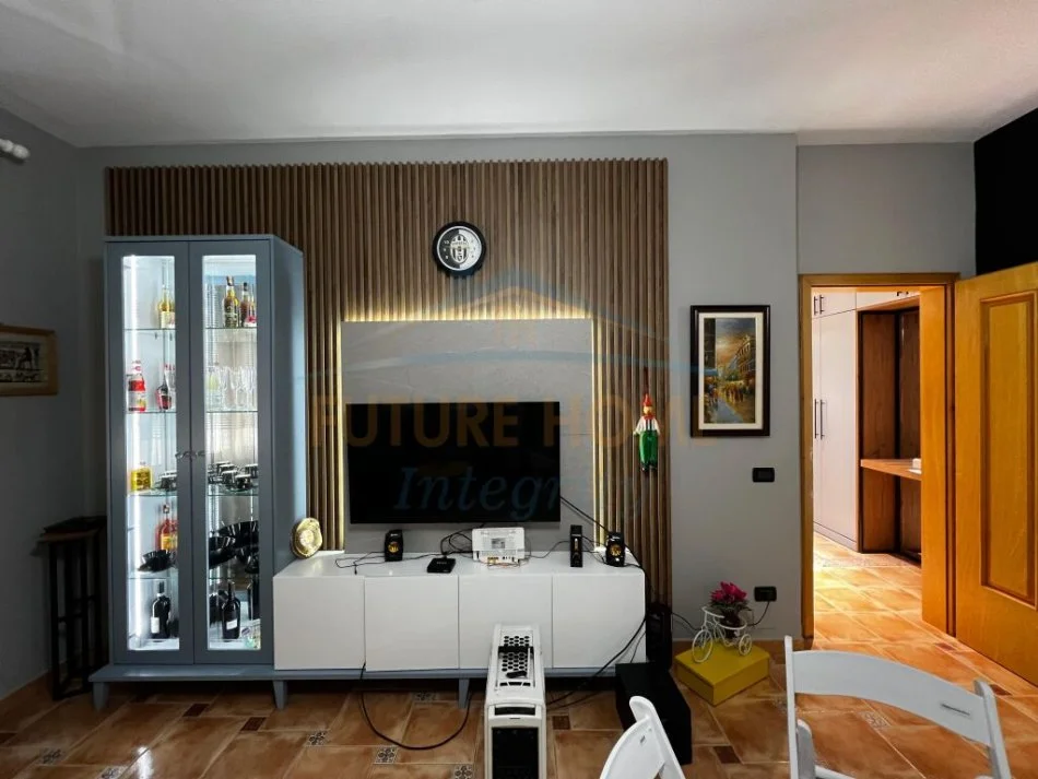 Tirane, jepet me qera apartament 1+1+Post Parkimi, Ballkon ,Kati 2, 70 m² 600 € (Shkolla e Baletit)