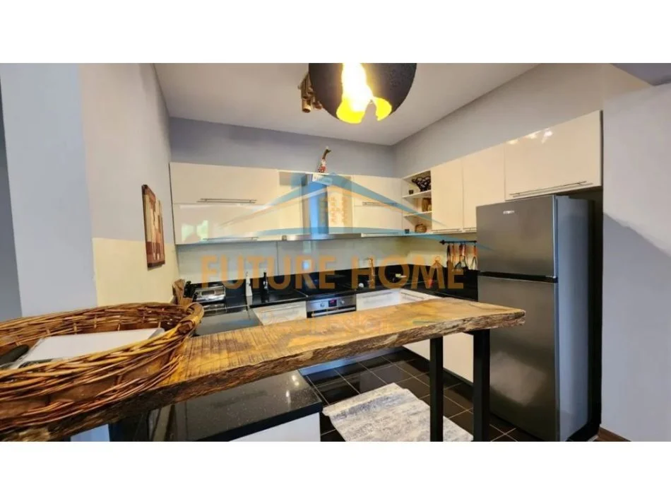 Tirane, shitet apartament 2+1+Ballkon Kati 1, 94 m² 185.000 € (Kopshti Zoologji)