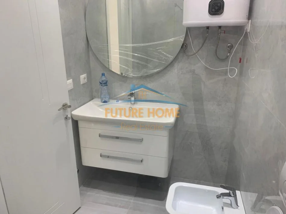 Tirane, jepet me qera apartament 2+1+Ballkon Kati 3, 93 m² 1.000 € (Lake View)