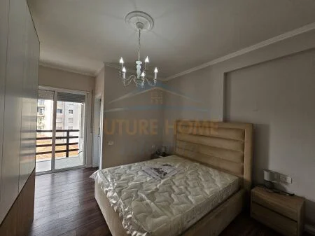 Tirane, jepet me qera apartament 2+1+Ballkon Kati 4, 108 m² 800 € (selvia)